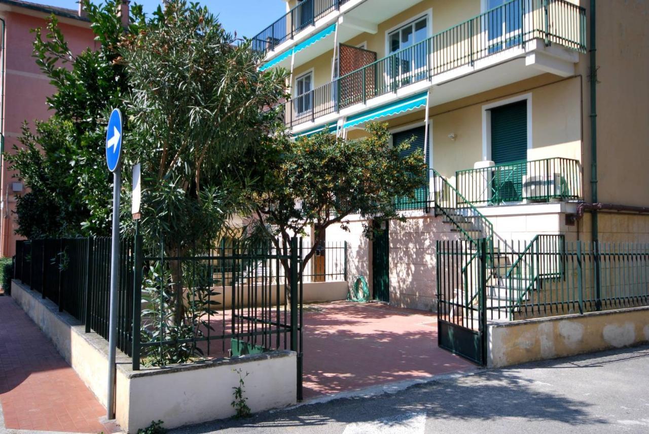 Appartamenti Con Giardino E Posto Auto Per Famiglie Finale Ligure Dış mekan fotoğraf
