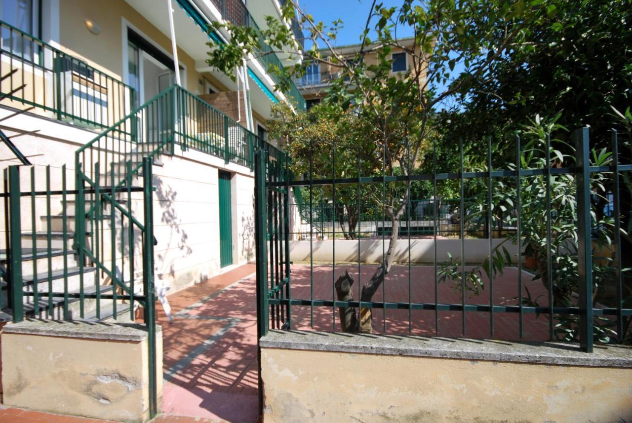 Appartamenti Con Giardino E Posto Auto Per Famiglie Finale Ligure Dış mekan fotoğraf